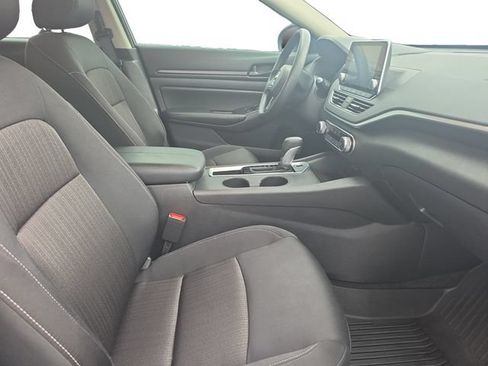 Used 2025 Nissan Altima 2.5 S FWD image 17