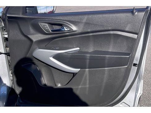 Used 2025 Chevrolet Trax RS w/ Sunroof Package image 26