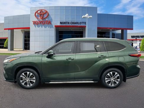 Used 2024 Toyota Highlander XLE image 7
