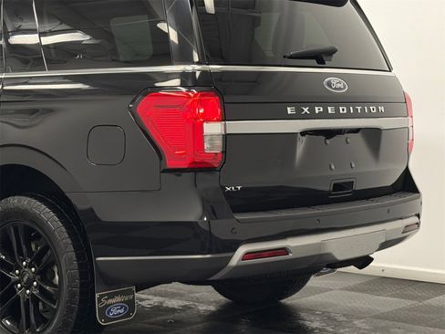 Used 2022 Ford Expedition XLT image 7