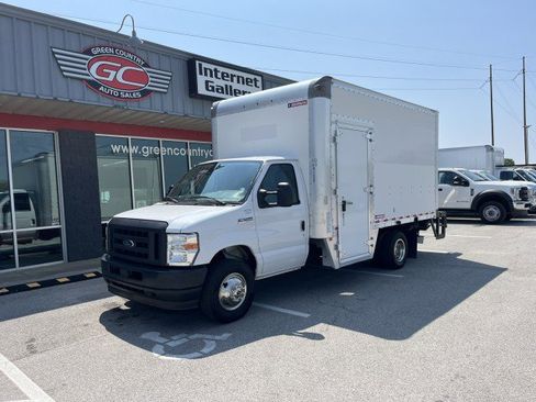 Used 2021 Ford E-350 and Econoline 350 Super Duty image 2