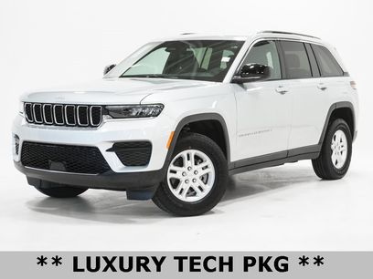 Certified 2025 Jeep Grand Cherokee Laredo w/ Luxury Tech Group I