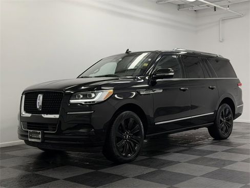 Used 2022 Lincoln Navigator L Reserve image 1