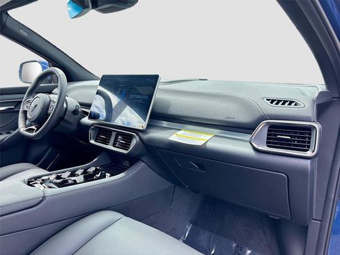 New 2025 VinFast VF 8 Plus image 29