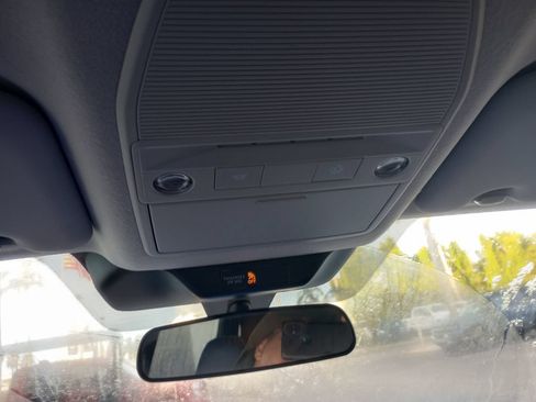 Used 2025 Nissan Kicks SR FWD image 29
