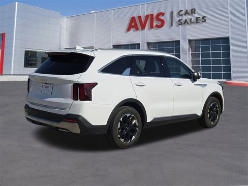 Used 2024 Kia Sorento S image 6