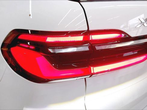 Used 2023 BMW X7 xDrive40i w/ M Sport Package image 32