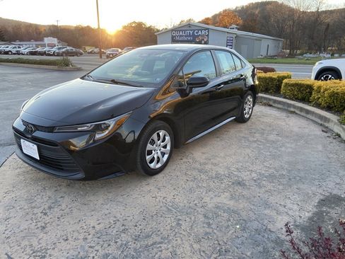 Used 2024 Toyota Corolla LE image 3