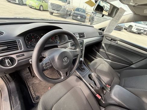 Used 2013 Volkswagen Passat 2.5 S FWD image 14