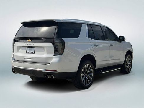 Used 2025 Chevrolet Tahoe High Country RWD image 3