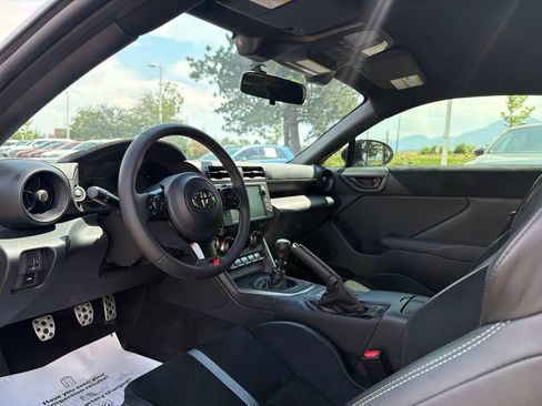 Used 2025 Toyota GR86 Premium w/ ALL Weather Mat Package (TMS) RWD image 18