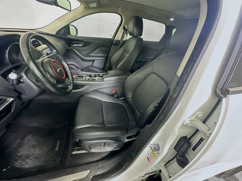 Used 2017 Jaguar F-PACE Premium image 13