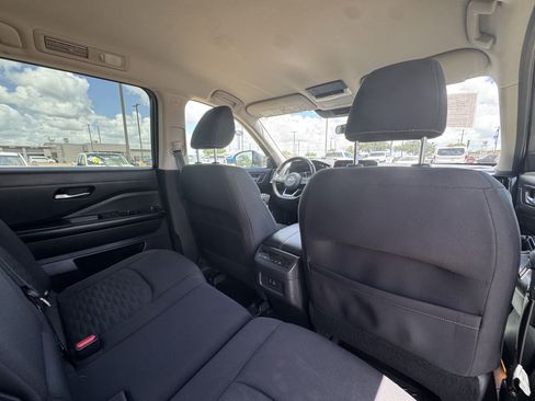 Used 2022 Nissan Pathfinder SV FWD image 33