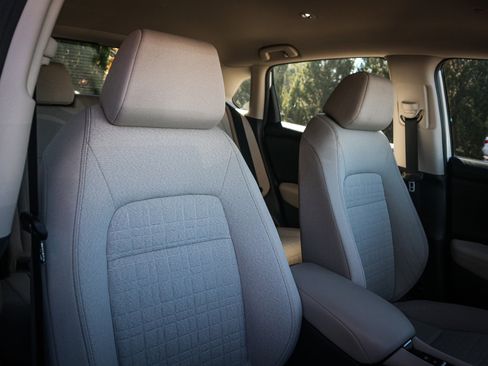 Certified 2023 Honda HR-V LX image 31