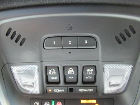 Used 2023 Chevrolet Traverse LT w/ LT Premium Package AWD/4WD image 30