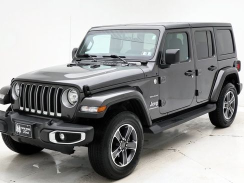 Used 2023 Jeep Wrangler Unlimited Sahara w/ Cold Weather Group AWD/4WD image 2