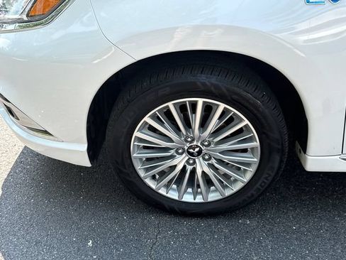 Used 2019 Mitsubishi Outlander 4WD Plug-In Hybrid image 7