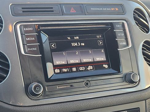 Used 2018 Volkswagen Tiguan Limited image 24