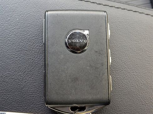 Certified 2025 Volvo XC60 B5 Core image 31