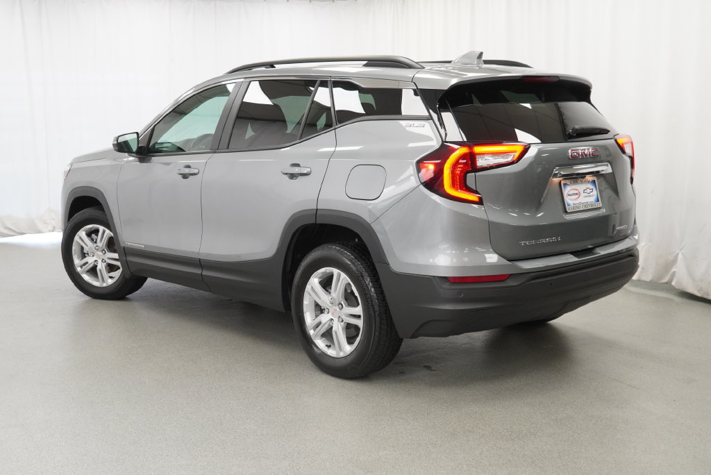 Used 2024 GMC Terrain SLE w/ Driver Convenience Package AWD/4WD image 8