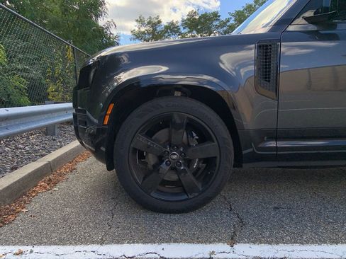 Certified 2024 Land Rover Defender 110 V8 image 11