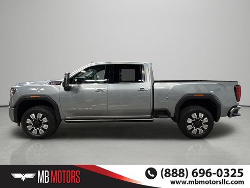 Used 2024 GMC Sierra 3500 Denali w/ Denali Reserve Package AWD/4WD image 2
