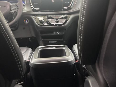New 2026 Chrysler Pacifica Select image 20