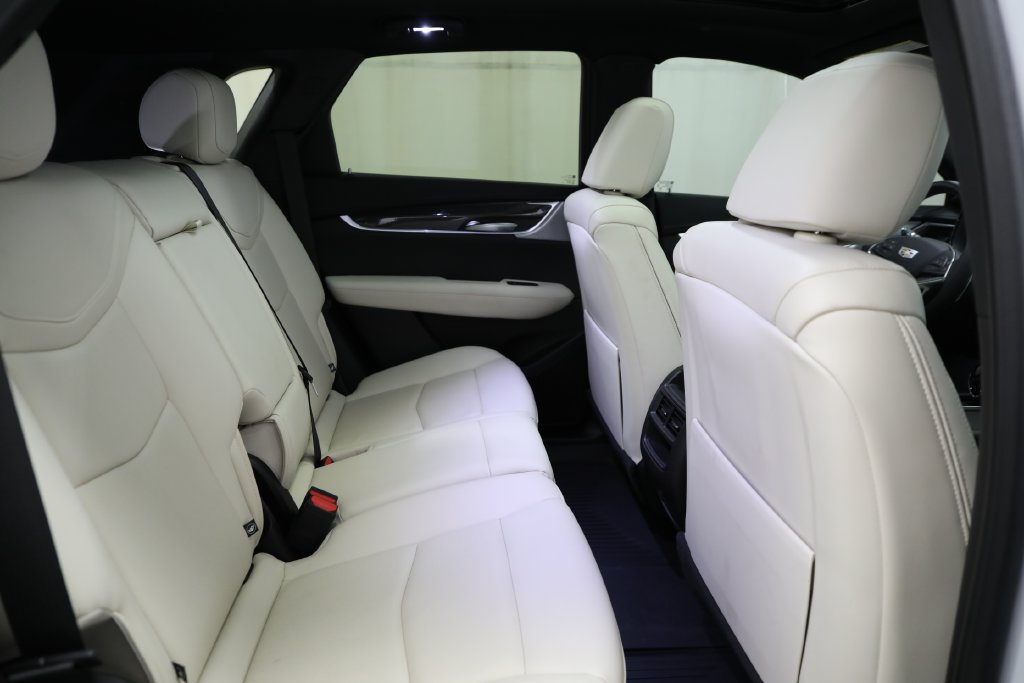 Used 2025 Cadillac XT5 Sportv w/ LPO, Red Accent Package AWD/4WD image 12