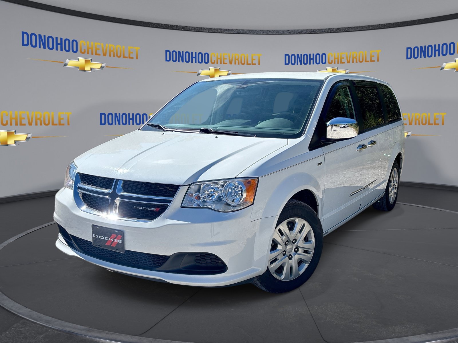 Used 2019 Dodge Grand Caravan SE w/ UConnect Hands-Free Group FWD image 4