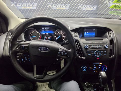 Used 2016 Ford Focus SE FWD image 13