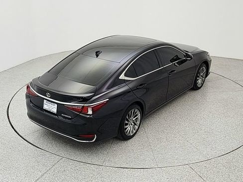 Used 2025 Lexus ES 300h w/ Accessory Package (Z2) image 31
