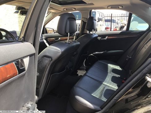 Used 2011 Mercedes-Benz C 300 4MATIC Sedan image 14