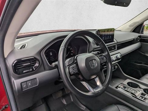 Used 2023 Honda Pilot Touring image 12