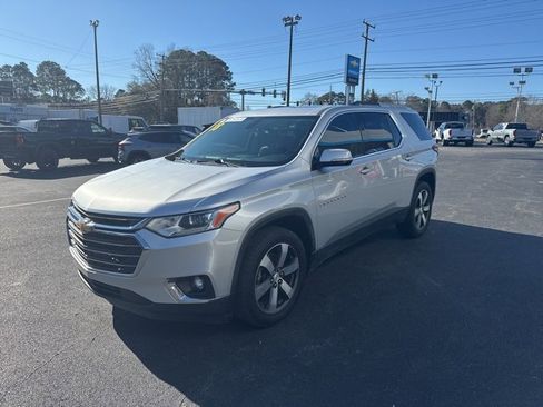 Used 2018 Chevrolet Traverse LT image 3