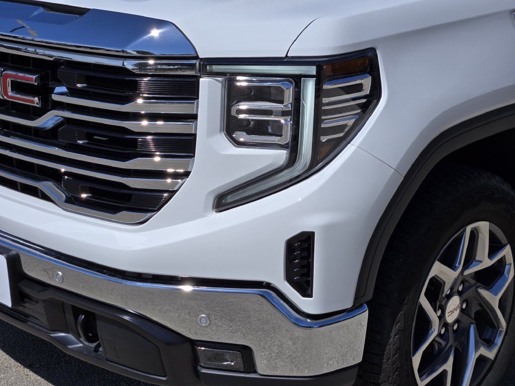 Used 2025 GMC Sierra 1500 SLT w/ SLT Premium Plus Package AWD/4WD image 9