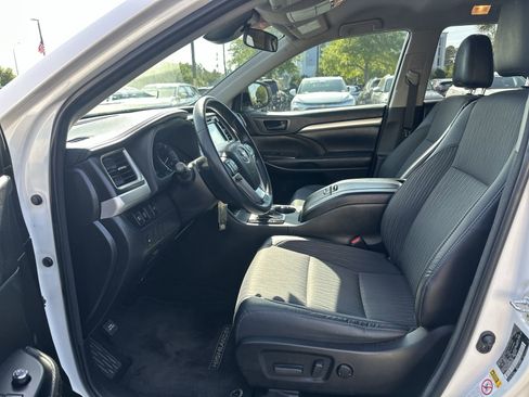 Used 2018 Toyota Highlander Plus image 16