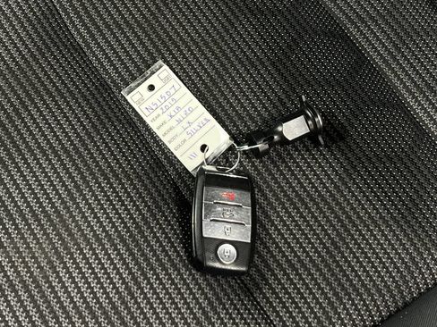 Used 2019 Kia Niro LX FWD image 37
