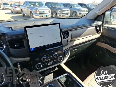 Used 2024 Ford Expedition Limited AWD/4WD image 16