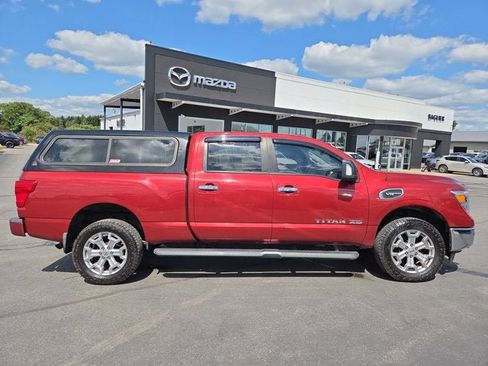Used 2018 Nissan Titan SV w/ SV Convenience Package image 6