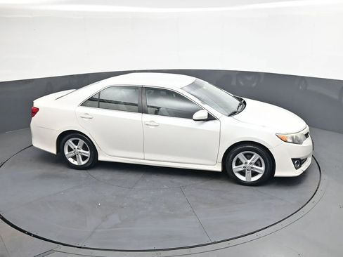 Used 2014 Toyota Camry SE FWD image 32