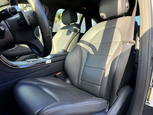 Used 2021 Mercedes-Benz GLC 300 w/ Premium Package image 8