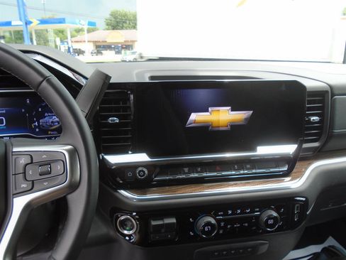 Used 2025 Chevrolet Silverado 3500 LT w/ Convenience Package AWD/4WD image 8