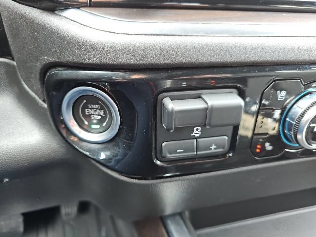 Used 2023 GMC Sierra 1500 SLT w/ SLT Premium Package AWD/4WD image 20