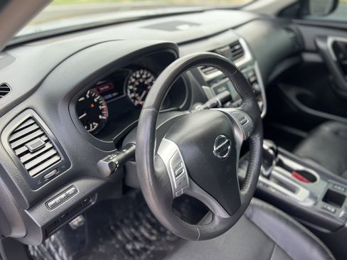Used 2017 Nissan Altima 2.5 SL w/ Moonroof Package image 9