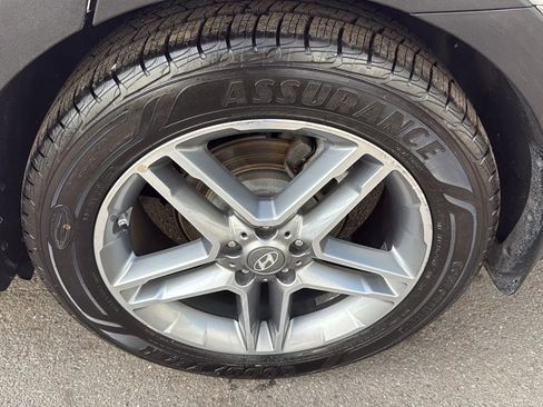 Used 2017 Hyundai Santa Fe Limited w/ Cargo Package image 9