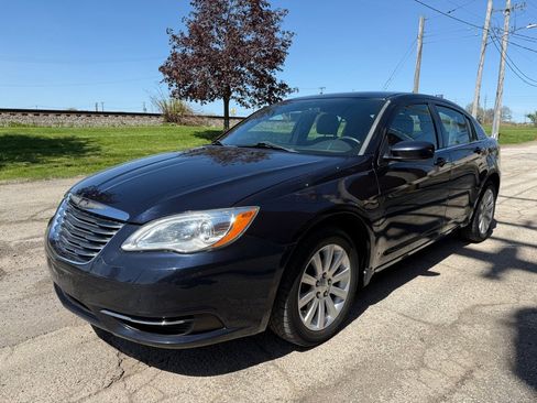 Used 2011 Chrysler 200 Touring image 7