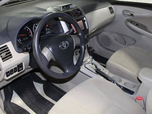 Used 2013 Toyota Corolla LE image 21