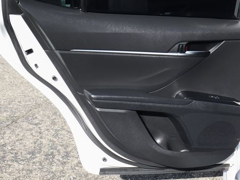 Used 2020 Toyota Camry SE FWD image 37