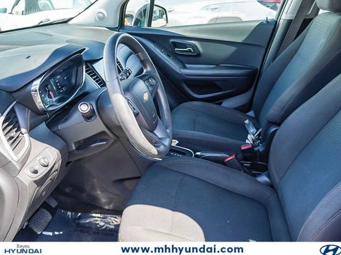 Used 2020 Chevrolet Trax LS w/ Tint and Cruise Package FWD image 19