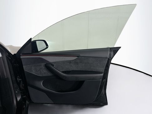Used 2026 Tesla Model Y Long Range RWD image 32